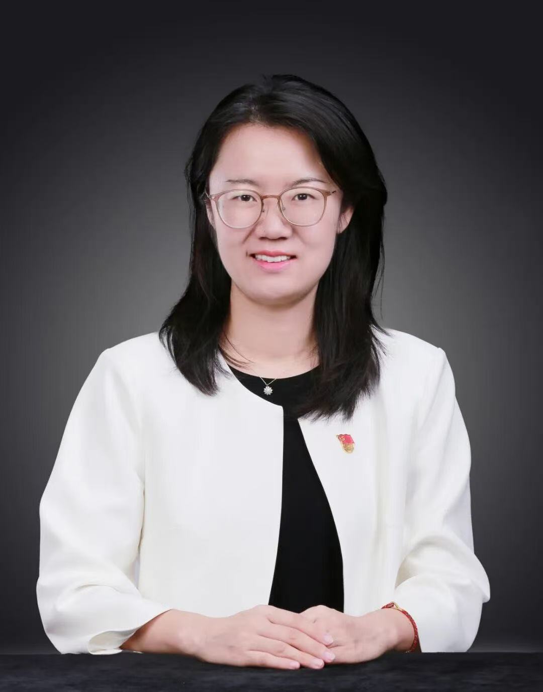 喜报！小黄书两位教师荣获校级“十佳教师”“十佳工作者”称号-小黄书, image size:1080x1378