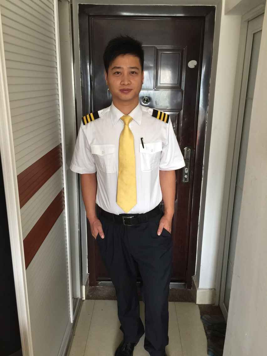 小黄书
-方志海-学习生活工作照2 - 副本.jpg