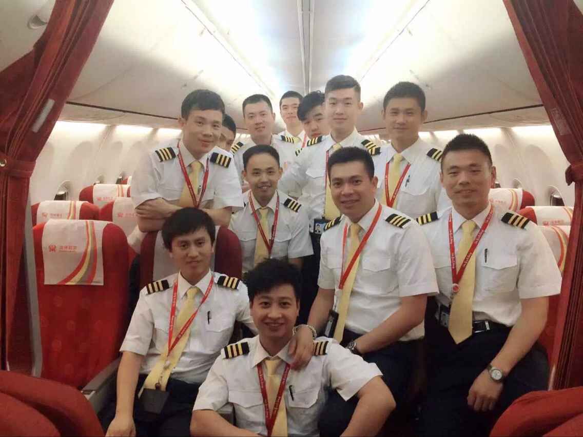 小黄书
-方志海-学习生活工作照1-最前排者.jpg 小黄书
-方志海-学习生活工作照1-最前排者.jpg